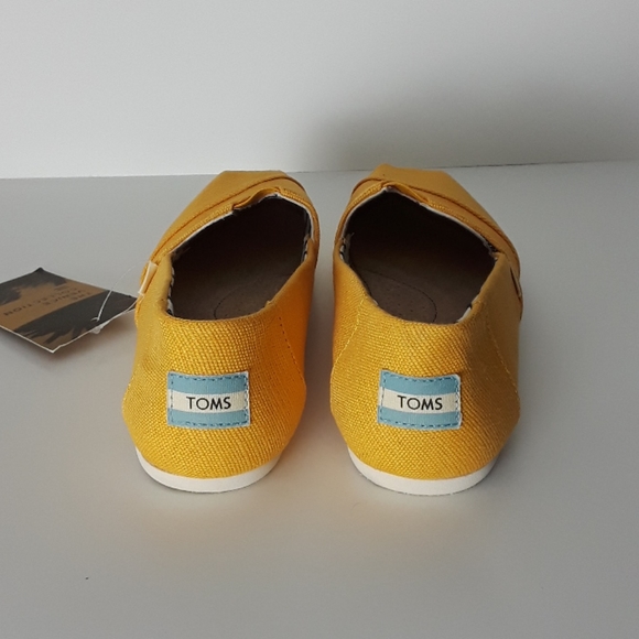 Toms yellow/gold new w/out box classic Venice 6.5 - Picture 3 of 5